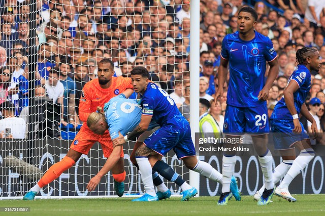 "Máy cày" Haaland ủi đổ hàng thủ Chelsea, Man City bỏ túi 3 điểm ngày ra mắt Premier League 2024/25 - Ảnh 3.