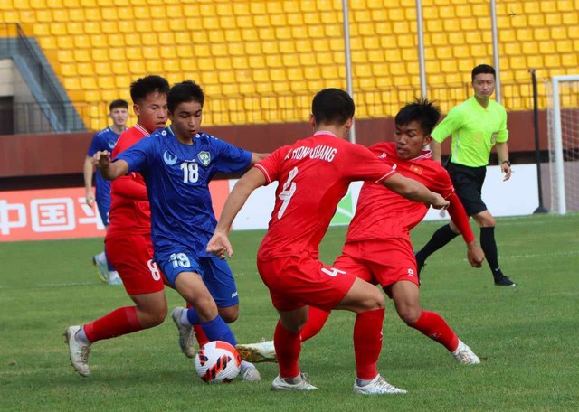 TRỰC TIẾP Việt Nam 3-0 Uzbekistan: Tuyển Việt Nam liên tục ghi bàn, khiến tất cả ngỡ ngàng - Ảnh 2.