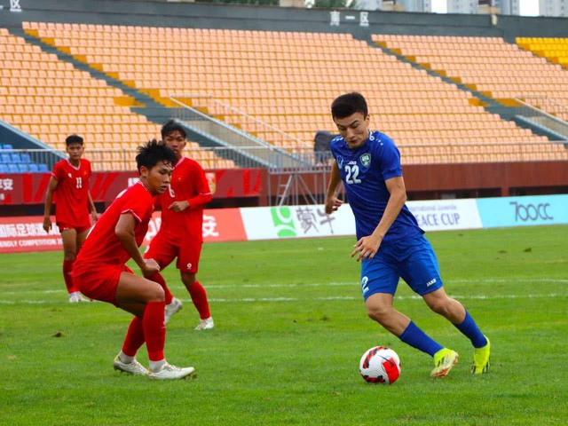 TRỰC TIẾP Việt Nam 3-0 Uzbekistan: Tuyển Việt Nam liên tục ghi bàn, khiến tất cả ngỡ ngàng - Ảnh 1.