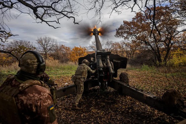 Ukraine lui quân - Nga cắm cờ 12 cứ điểm, đánh thẳng pháo đài chiến lược: Ông Zelensky nhận tin cấp báo - Ảnh 1.