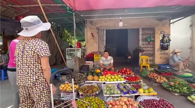 Một nam đại tá, NSND nổi tiếng: "Bây giờ hát hò kém rồi, tôi phải ra chợ vật lộn với cuộc đời" - Ảnh 1.