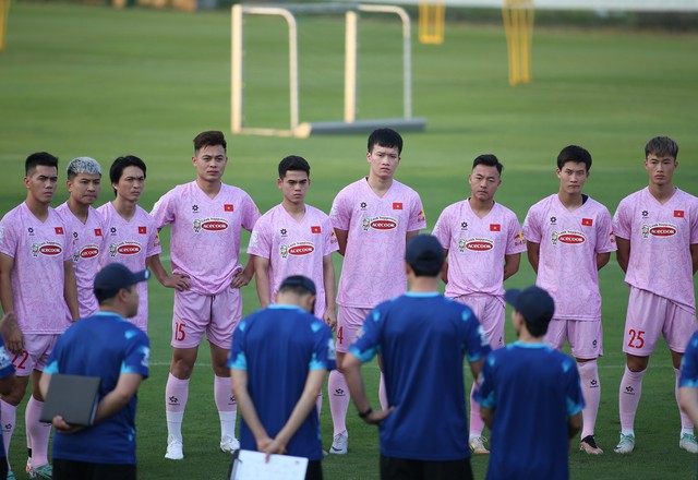 Danh sách tuyển Việt Nam: Gặp thế khó vì V.League, HLV Kim Sang-sik sắp đưa ra quyết định bất ngờ? - Ảnh 2.