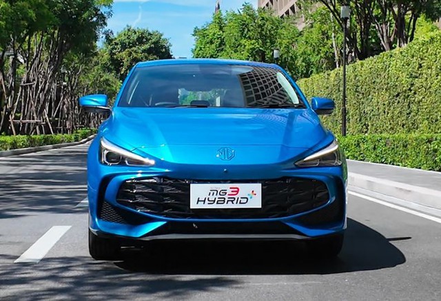 "Vua hatchback" mới giá từ 400 triệu đồng, đi 800km khi đầy bình xăng - Ảnh 1.