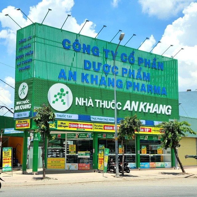 1 tháng, gần 100 cửa hàng bị 