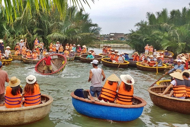 Chuyến đi thuyền ở miền Trung lọt danh sách "tuyệt vời nhất thế giới": Giá vé chưa đến 100.000 đồng/người - Ảnh 8.