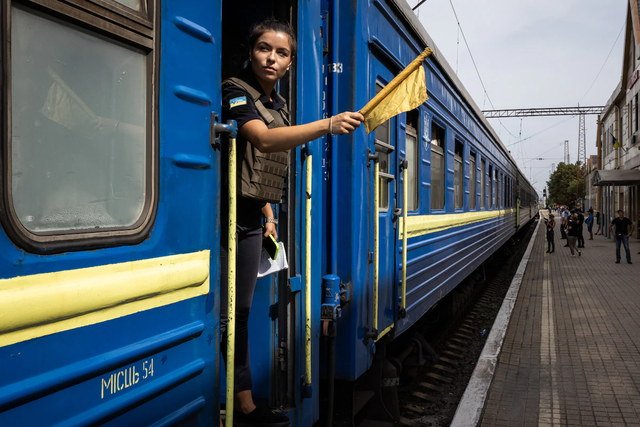 Ukraine tuyên bố rút quân, binh sĩ từ chối chiến đấu: Nga ồ ạt đánh Pokrovsk, Kiev không thể chống đỡ - Ảnh 3.