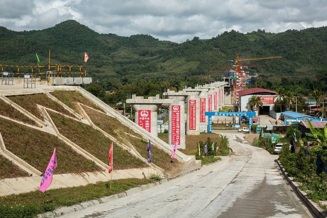 Liệu Trung Quốc có nguy cơ mất tất cả khi họ đóng vai trò cả hai bên trong cuộc nội chiến kéo dài ở Myanmar không? - Ảnh 2.