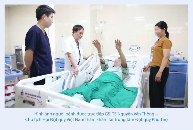 Cục máu dài 10cm như "con giun" được khỏi mạch não của người đàn ông đột quỵ- Ảnh 2.