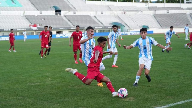 Tuyển Indonesia thua đau đối thủ Đông Nam Á, "trở lại mặt đất" sau trận thắng Argentina - Ảnh 1.