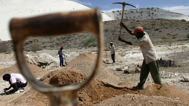 Thế giới đổ xô đến châu Phi để săn 'mặt hàng' trị giá 400 tỷ đô la Mỹ mỗi năm: Mặt tối xuất hiện! - Ảnh 2.