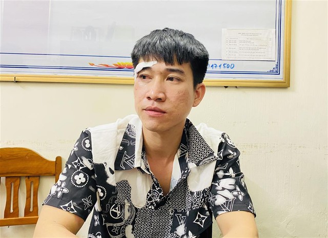 Mở thùng xốp trên tay nam thanh niên, công an phát hiện bí mật kinh hoàng - Ảnh 1.