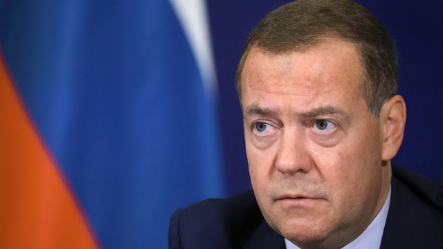 Nga không nên tiếp tục kiềm chế ở Ukraine – Medvedev - Ảnh 1.