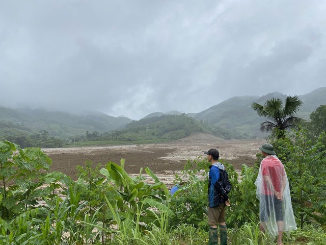 Lũ quét kinh hoàng ở Lào Cai vùi lấp toàn bộ một thôn, hơn 100 người đang mất tích - Ảnh 1.