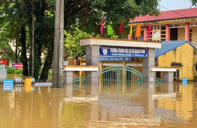 Gần 60 học sinh , giáo viên thiệt hại sau bão Yagi - Ảnh 1.