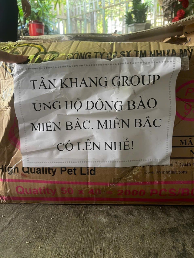 Phát hiện nhiều vàng trong đồ cứu trợ ở Lào Cai: Chủ nhân hé lộ lý do túi vàng bất ngờ "chui" vào thùng đồ - Ảnh 1.