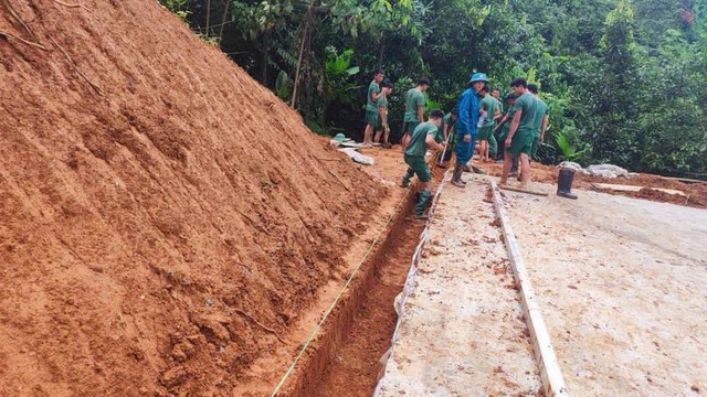 Khu tạm cư cho người dân Làng Nủ: Vingroup tài trợ 2 tỷ đồng, thi công thần tốc, vài ngày nữa sẽ hoàn thành- Ảnh 1.