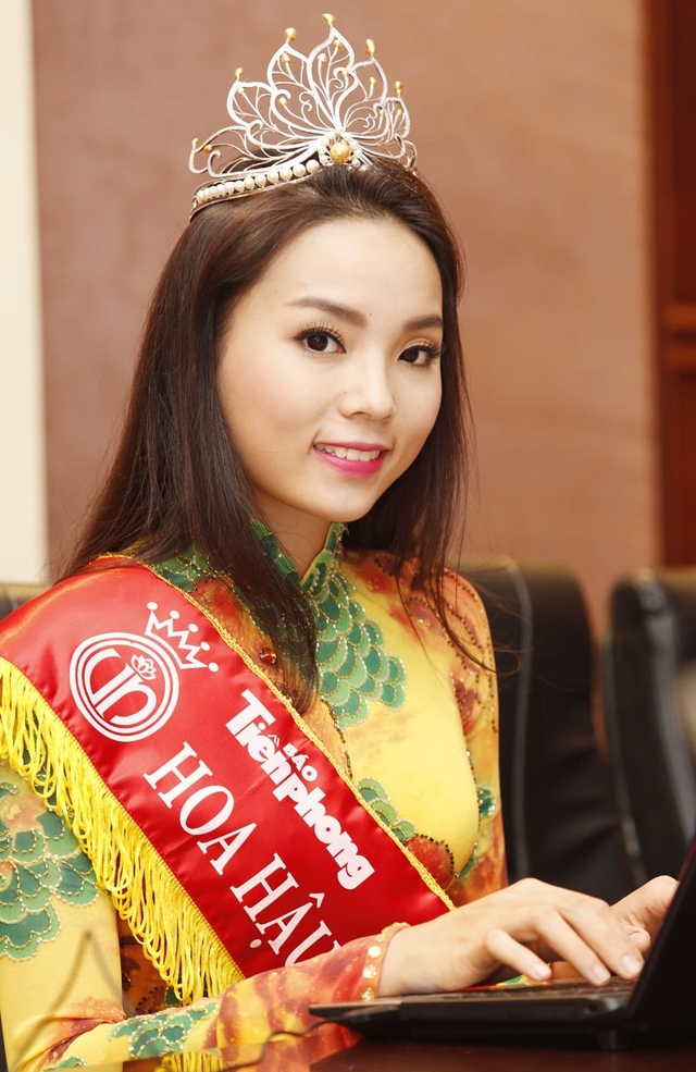 Hoa hậu Kỳ Duyên chưa tốt nghiệp, Trường Đại học Ngoại thương tiết lộ lý do - Ảnh 2.