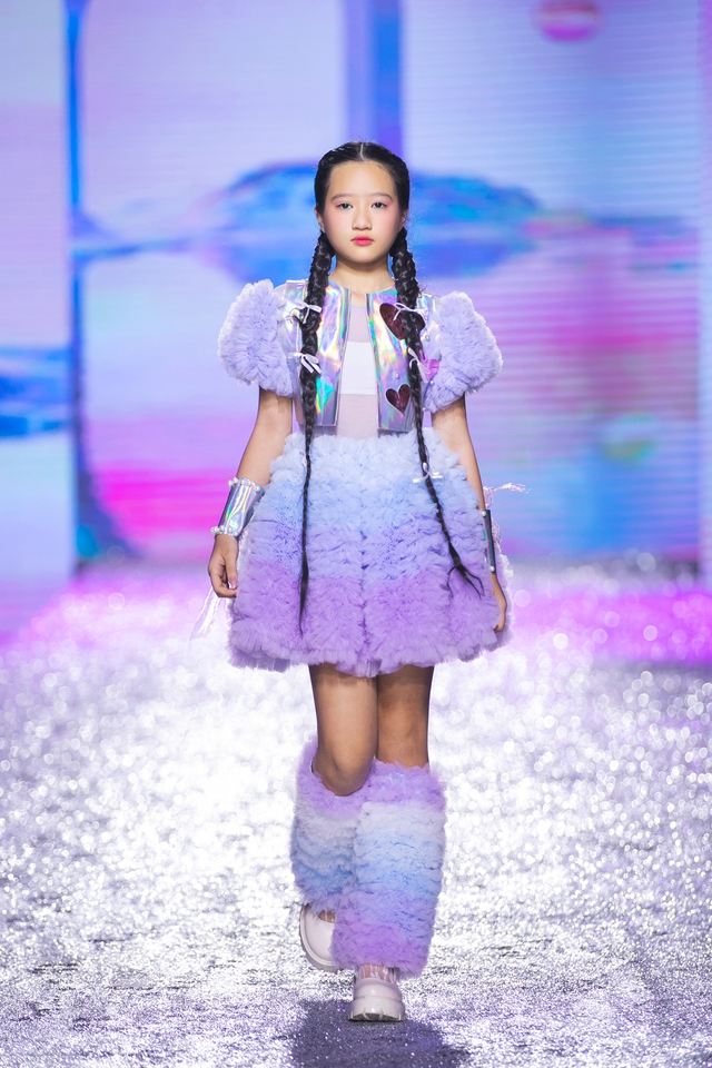 500 người mẫu trình diễn tại sự kiện thời trang "Destination Runway Fashion Week 2024" - Ảnh 8.