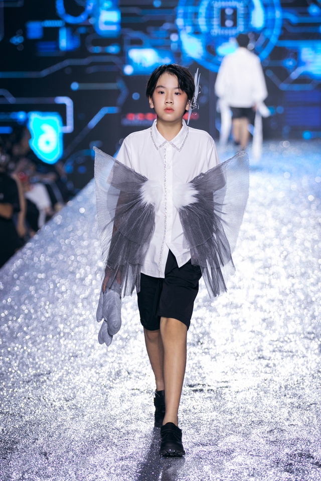 500 người mẫu trình diễn tại sự kiện thời trang "Destination Runway Fashion Week 2024" - Ảnh 7.