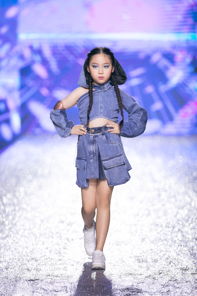 500 người mẫu trình diễn tại sự kiện thời trang "Destination Runway Fashion Week 2024" - Ảnh 13.