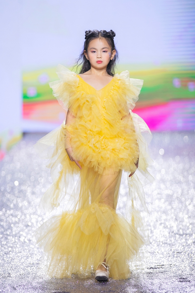 500 người mẫu trình diễn tại sự kiện thời trang "Destination Runway Fashion Week 2024" - Ảnh 11.