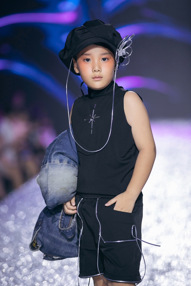 500 người mẫu trình diễn tại sự kiện thời trang "Destination Runway Fashion Week 2024" - Ảnh 12.