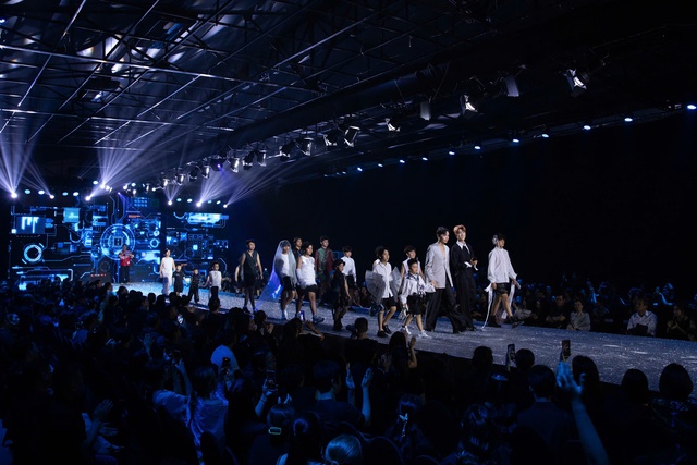 500 người mẫu trình diễn tại sự kiện thời trang "Destination Runway Fashion Week 2024" - Ảnh 1.