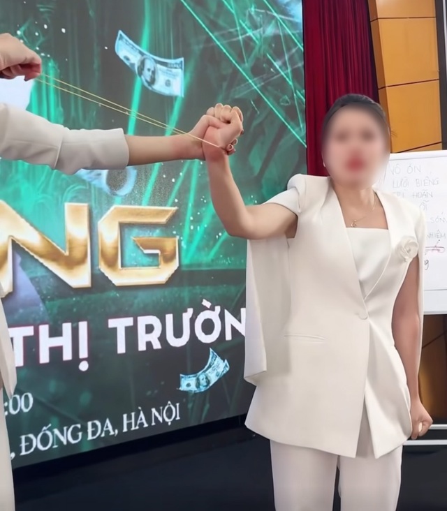 Cô gái bị nữ "tổng tài" bắn chun sưng tay để đào tạo bán hàng gây tranh cãi nói gì? - Ảnh 1.