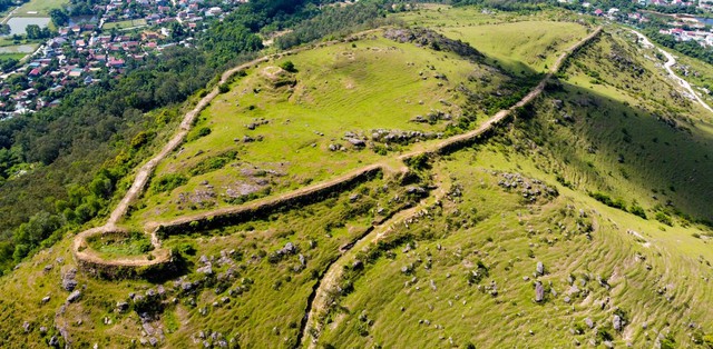 Nơi được ví như thảo nguyên nước ngoài ở Nghệ An, cách thành phố chỉ hơn 10km, vừa hoang dã vừa thơ mộng - Ảnh 11.