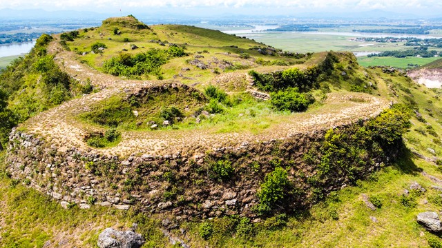 Nơi được ví như thảo nguyên nước ngoài ở Nghệ An, cách thành phố chỉ hơn 10km, vừa hoang dã vừa thơ mộng- Ảnh 12.