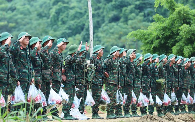 Đã tìm thấy 56 thi thể tại một ngôi làng, nỗ lực tìm 11 người mất tích trong 5 ngày cuối cùng - Ảnh 5.