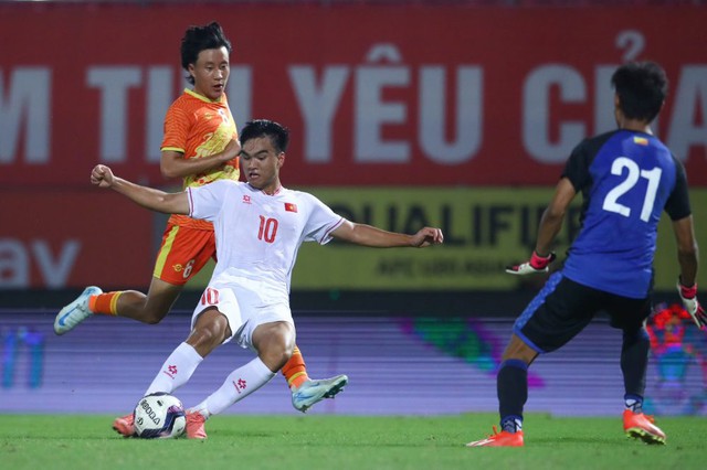 TRỰC TIẾP U20 Việt Nam vs U20 Guam: Công Phương đá chính trong đội hình siêu tấn công - Ảnh 3.