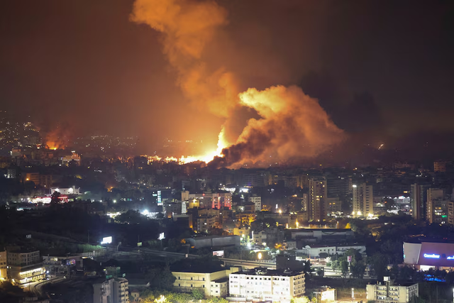 Israel ồ ạt chuyển quân, đưa tăng tới biên giới, chờ "đèn xanh" từ Hezbollah: Điều Mỹ lo sợ sắp xảy ra? - Ảnh 1.