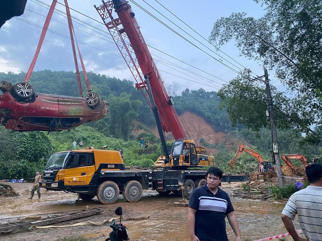 Vụ sạt lở Hà Giang: 3 Người mất tích , hàng trăm người tìm kiếm nạn nhân - Ảnh 1.