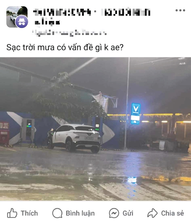 Lo lắng về an toàn khi sạc xe điện dưới mưa, dân mạng đưa câu trả lời: 'Có 2 lỗi cực kì nghiêm trọng' - Ảnh 1.