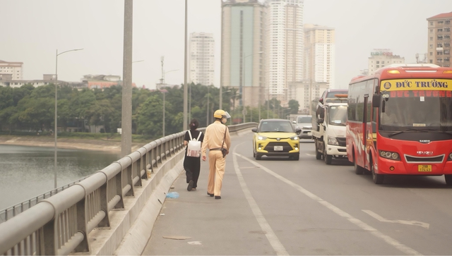 Công an Hà Nội cảnh báo người dân tuyệt đối không vi phạm điều này trong ngày bão- Ảnh 1.