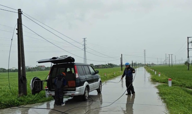 Không để chính quyền, người dân mất liên lạc: Nhà mạng “liên thông” sóng di động, ứng phó bão Yagi - Ảnh 2.