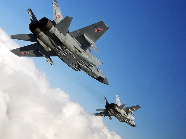 MiG-31BM của Nga bắt đầu săn lùng F-16 của Ukraine - Ảnh 2.