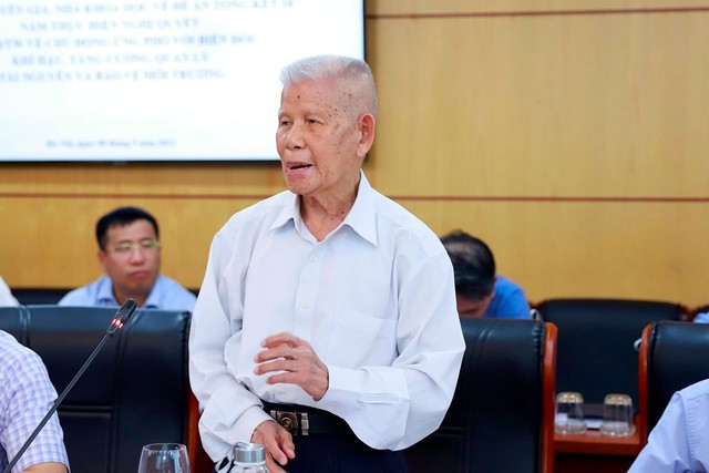 2500 cây xanh Hà Nội đổ gục, GS.TSKH Đặng Huy Huỳnh: Nhiều cây bật rễ có thể cứu được, có một việc quan trọng nhất cần làm - Ảnh 4.