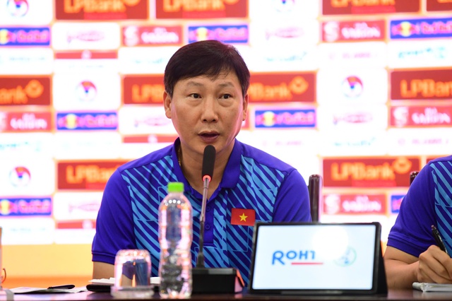 HLV Kim Sang-sik muốn đòi "món nợ" AFF Cup với tuyển Thái Lan, nói một câu khiến CĐV Việt Nam ấm lòng - Ảnh 1.