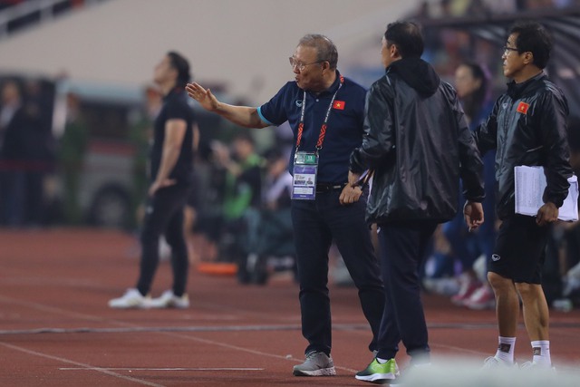 Dùng dàn học trò của thầy Park, HLV Kim Sang-sik sẽ giúp đội tuyển Việt Nam vượt qua "cái dớp" Thái Lan?- Ảnh 1. Dùng dàn học trò của thầy Park, HLV Kim Sang-sik sẽ giúp đội tuyển Việt Nam vượt qua "cái dớp" Thái Lan?- Ảnh 1.