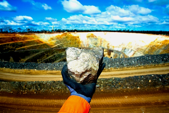 Việt Nam sở hữu Niken "nóng" hơn vàng: Năm 2025, thế giới có bước ngoặt đẩy giá tăng chóng mặt? - Ảnh 1. Việt Nam sở hữu Niken "nóng" hơn vàng: Năm 2025, thế giới có bước ngoặt đẩy giá tăng chóng mặt? - Ảnh 1.