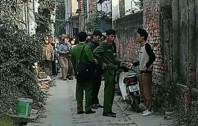 Vụ 4 người chết bất thường ở Hà Nội: Xuyên đêm lấy lời khai các gia đình chung quanh - Ảnh 1.