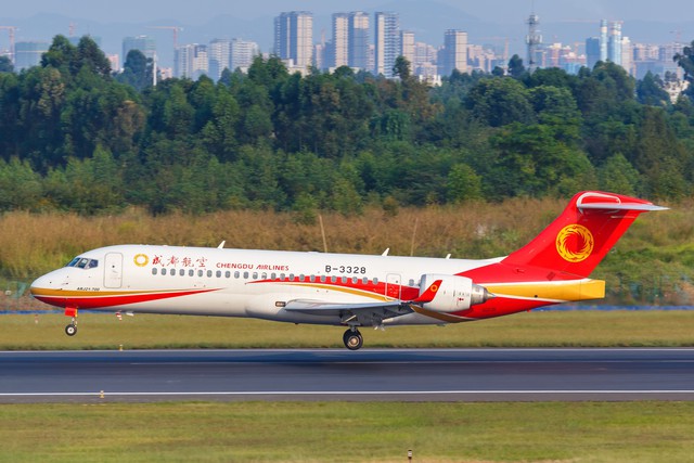 Chiếc máy bay Vietjet lạ trên tuyến Hà Nội - Côn Đảo: Sơn hình hoa Lêkima, dòng chữ tiếng Trung gây chú ý - Ảnh 2.