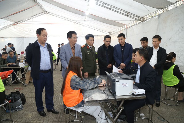 Triệt xóa đường dây lừa đảo xuyên biên giới, đã lừa 13 nghìn người, bắt - Ảnh 1.