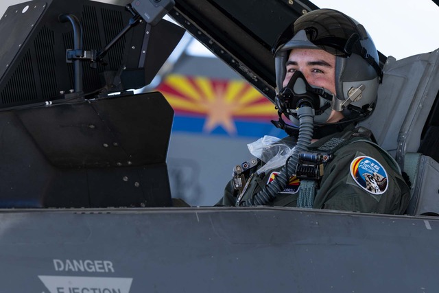 Mỹ giảm thời gian đào tạo, liệu phi công F-16 Ukraine có bay nổi không? - Ảnh 2.