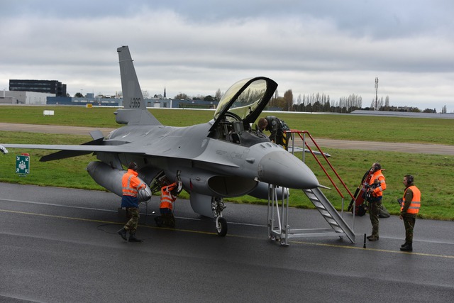 Mỹ giảm thời gian đào tạo, liệu phi công F-16 Ukraine có bay nổi không? - Ảnh 3.