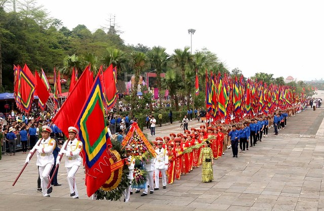 Nơi đội tuyển Việt Nam mang cúp vô địch dâng hương báo công: Mỗi năm hàng triệu người dân tề tựu về đây - Ảnh 8.