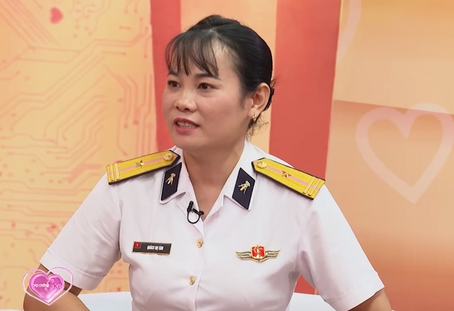 Không yêu vẫn nhắm mắt lấy bừa anh đồng nghiệp khắc khẩu, nữ quân nhân nhận cái kết không ngờ - Ảnh 1.