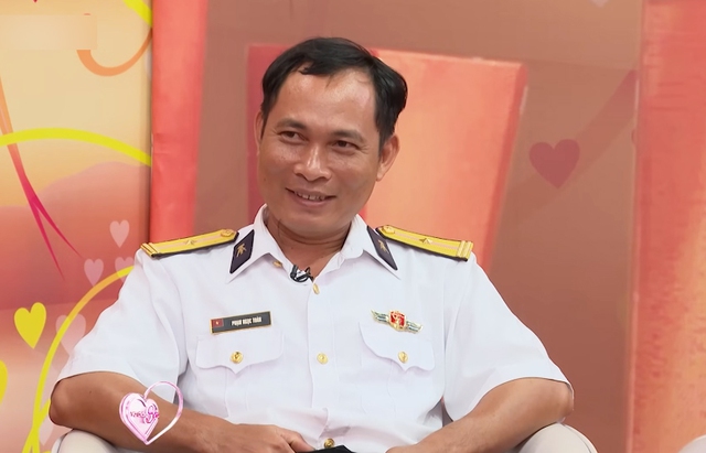 Không yêu vẫn nhắm mắt lấy bừa anh đồng nghiệp khắc khẩu, nữ quân nhân nhận cái kết không ngờ - Ảnh 2.